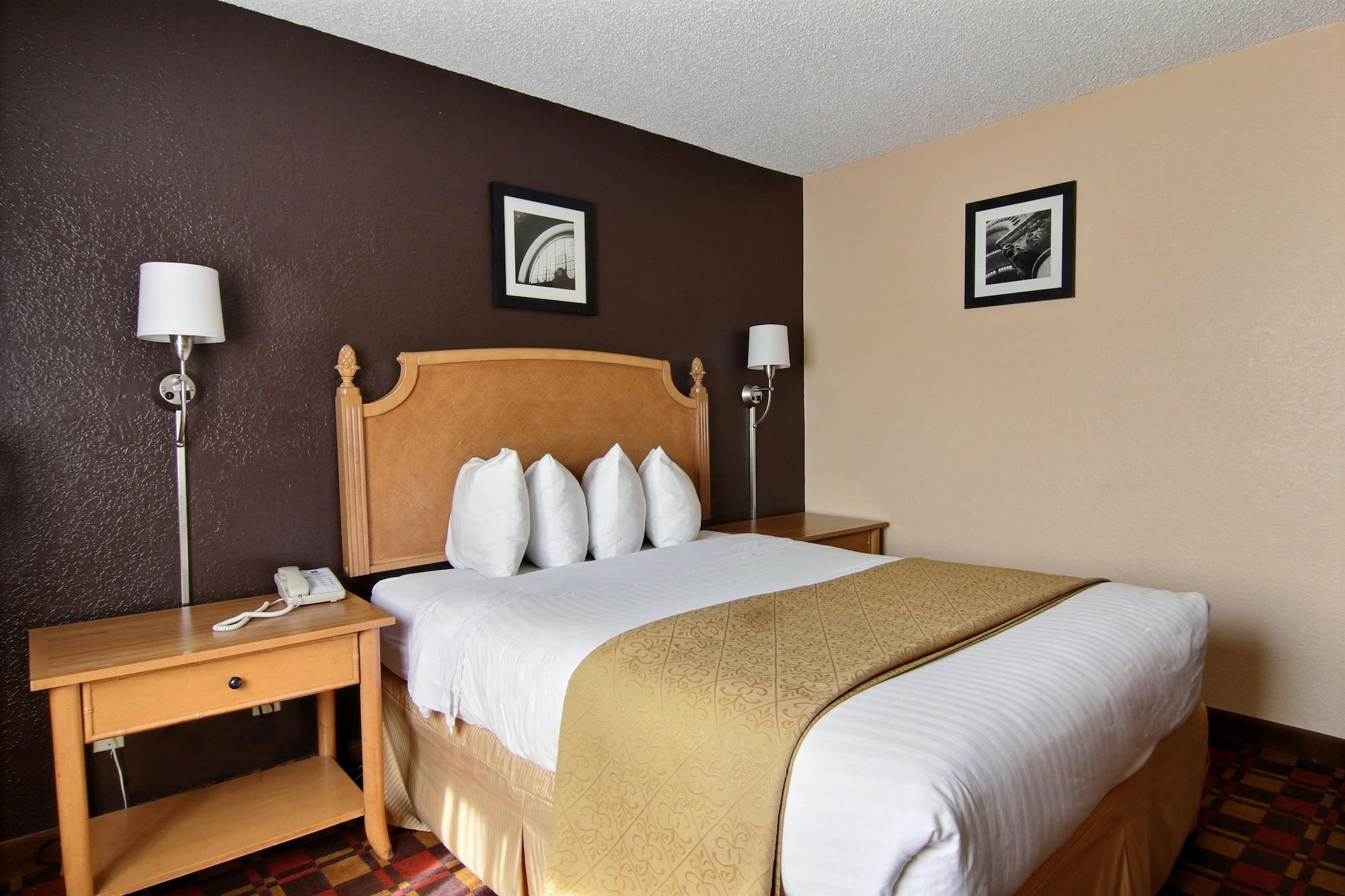 Quality Inn Hall Of Fame Canton Exterior foto