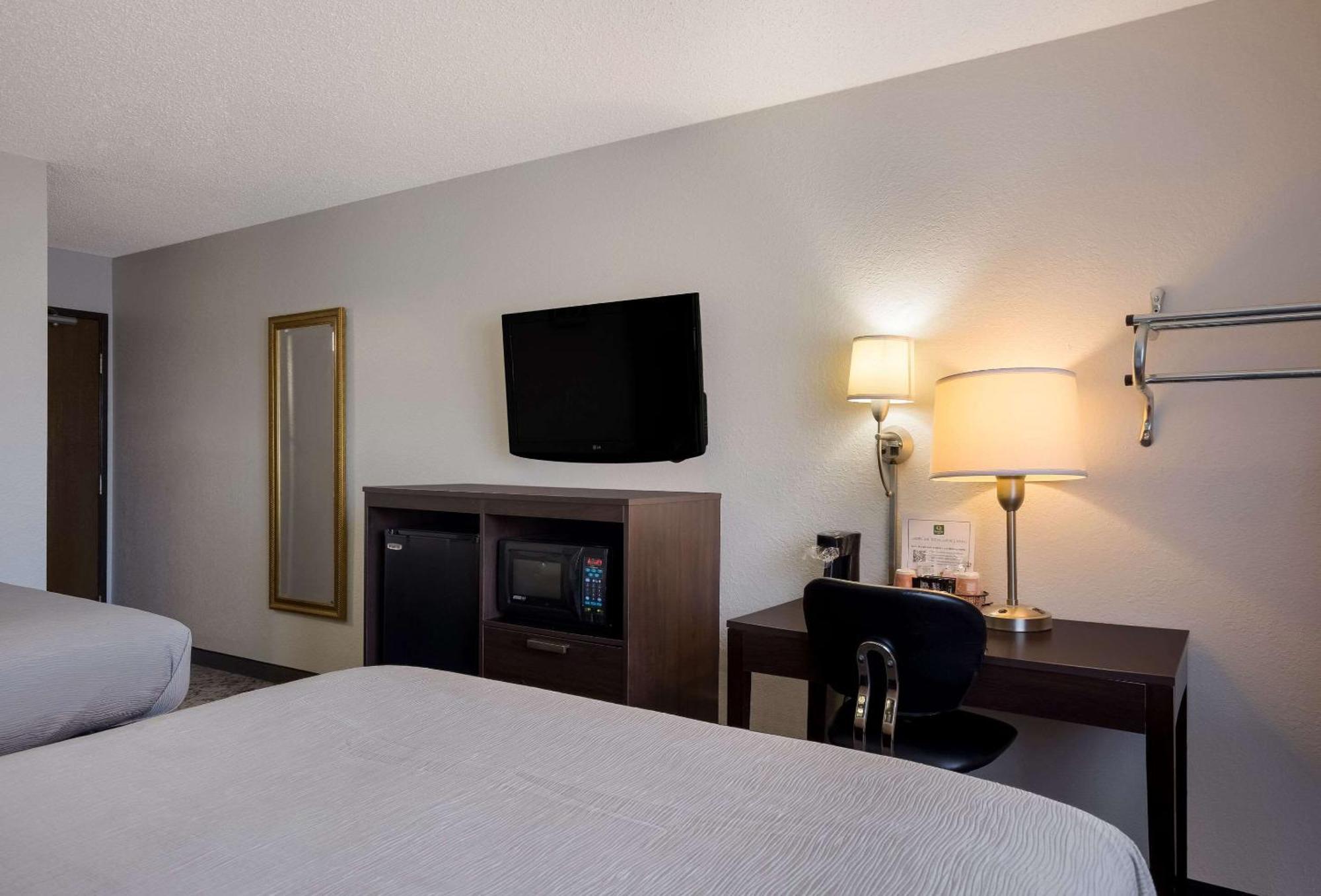 Quality Inn Hall Of Fame Canton Exterior foto
